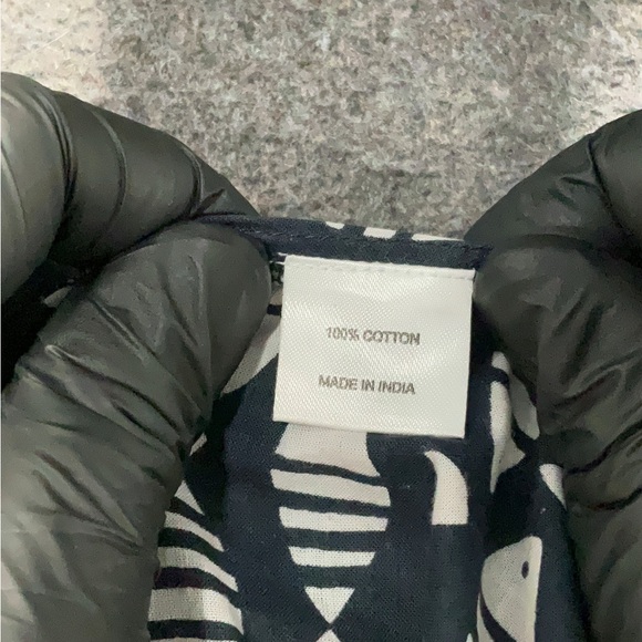 Tuckernuck Navy and White Patterned Garment - Picture 5 of 5